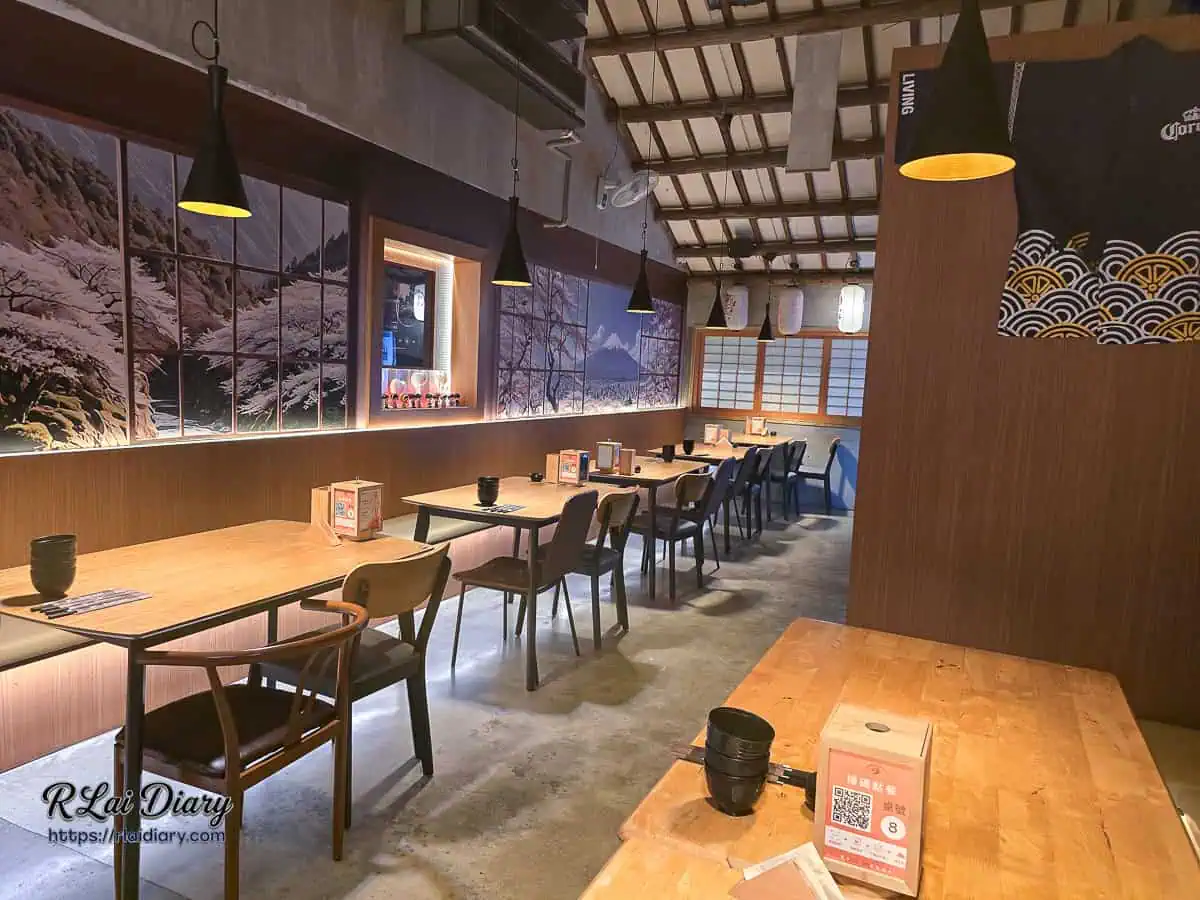 饗夢居酒屋用餐環境：寬敞明亮的二樓座位區，適合多人聚餐