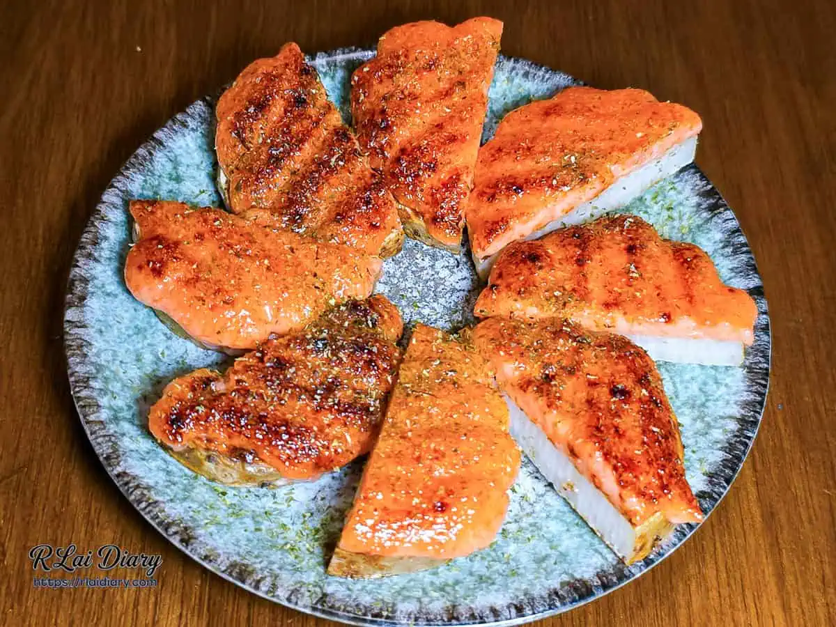 宇貳居酒屋必點烤物明太子山藥，厚切山藥鋪滿炙燒明太子醬