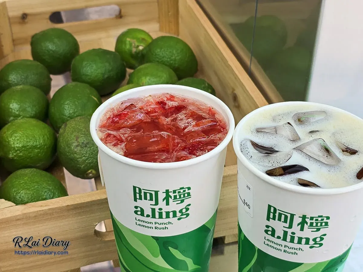 阿檸 a.ling 西門店:熱門飲品組合,草莓香檸綠與鴨屎香紅茶,背景搭配新鮮香水檸檬