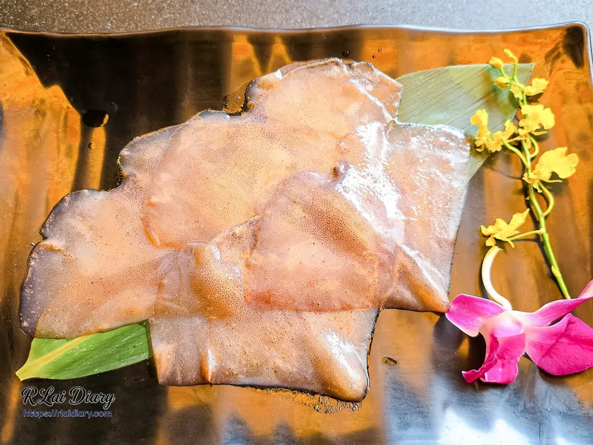 鮮嫩彈牙的深海魷魚，是熊一頂級燒肉的人氣海鮮食材