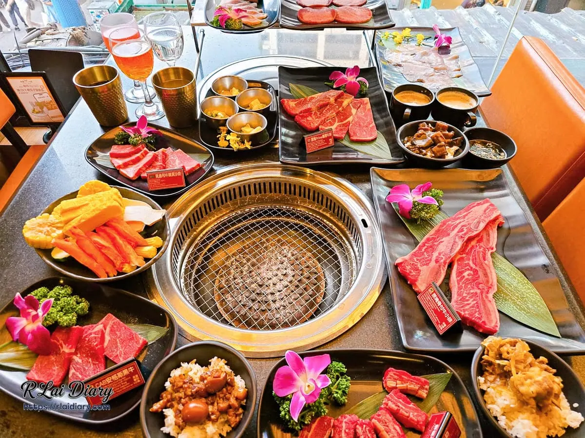 熊一頂級燒肉滿桌盛宴特寫,包含頂級海陸肉品與海味