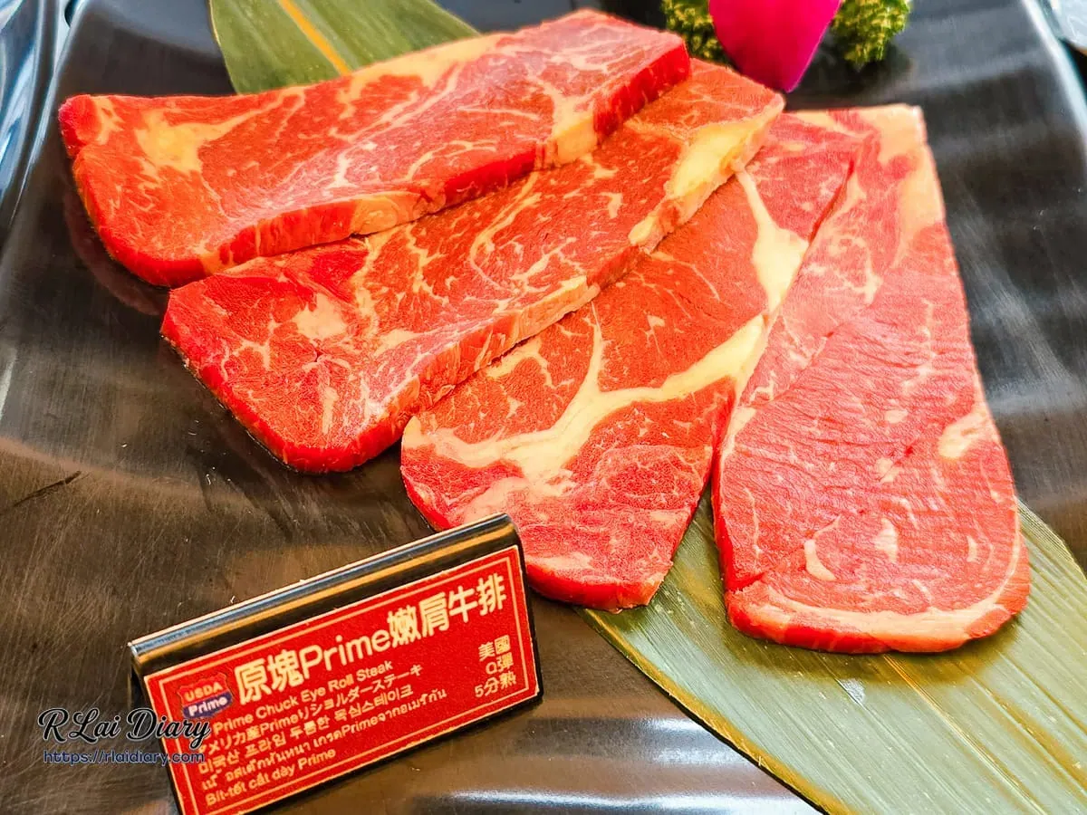 原塊 Prime 嫩肩牛排，厚切誠意鎖住飽滿肉汁