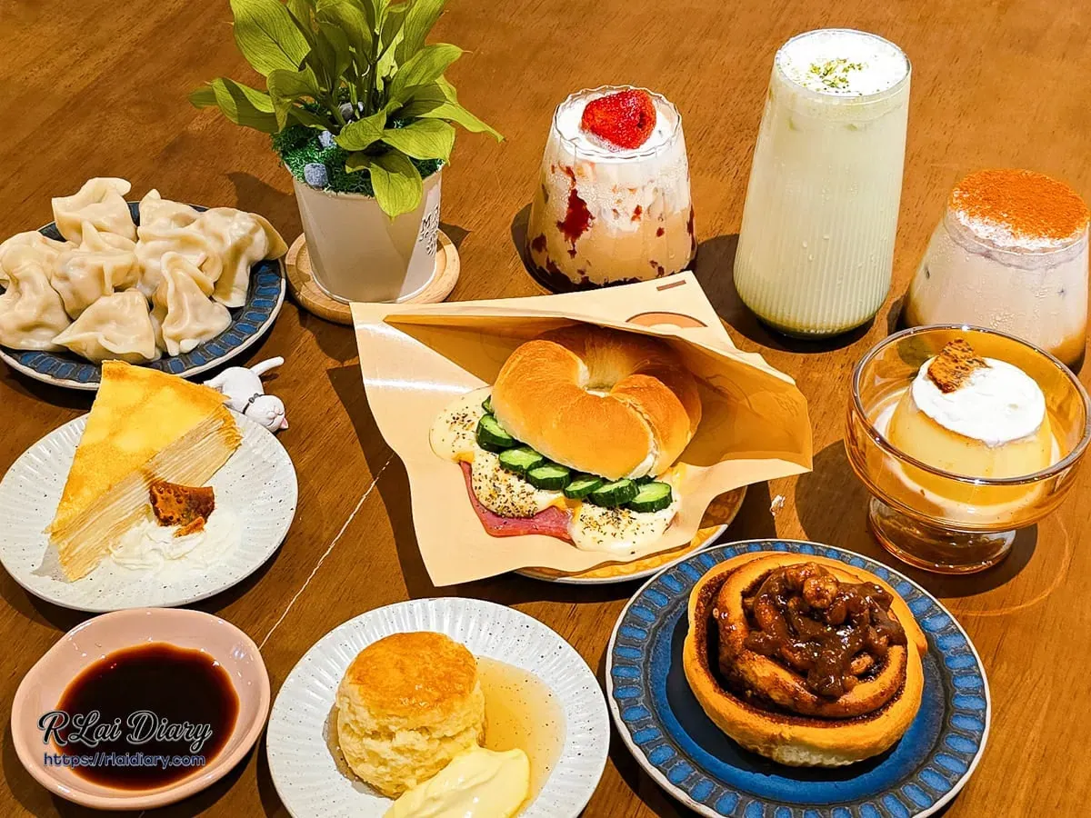 聲島咖啡美食大合照,包含貝果、肉桂捲、布丁、水餃與各式特調飲品