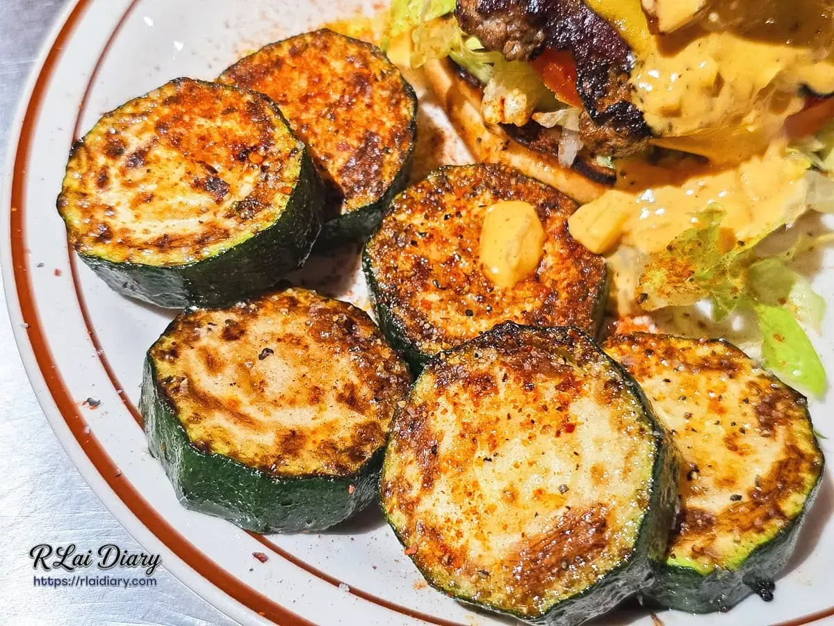 創意漢堡 Bounce Back 玉米濃湯起司牛肉堡搭配鐵板香料櫛瓜