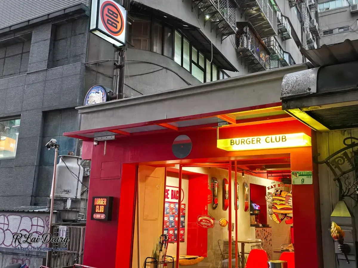 entrance-street-view.jpg 隱身在東區巷弄內的潮流漢堡店 Bounce Back，黃色燈箱超醒目