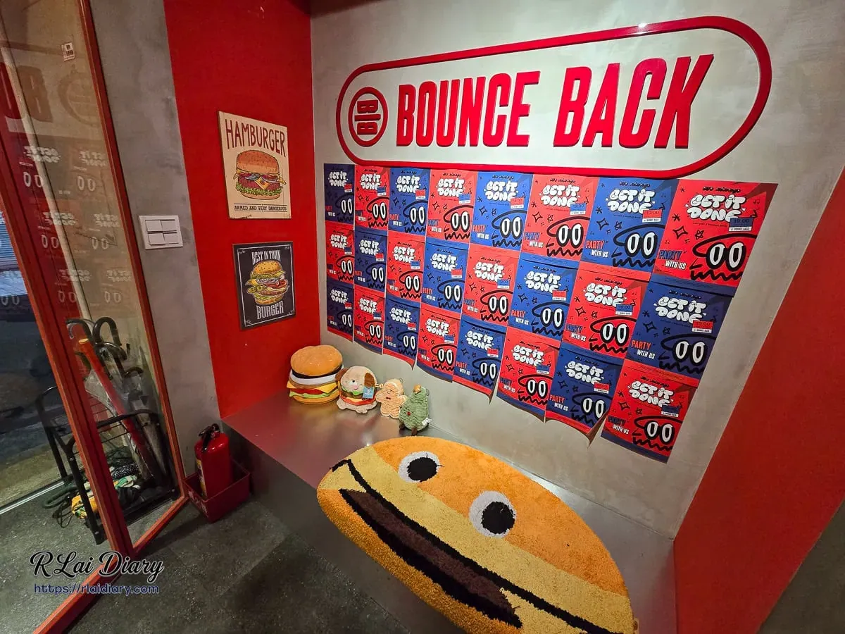 Bounce Back 潮感空間：品牌視覺海報牆與可愛漢堡造型地毯