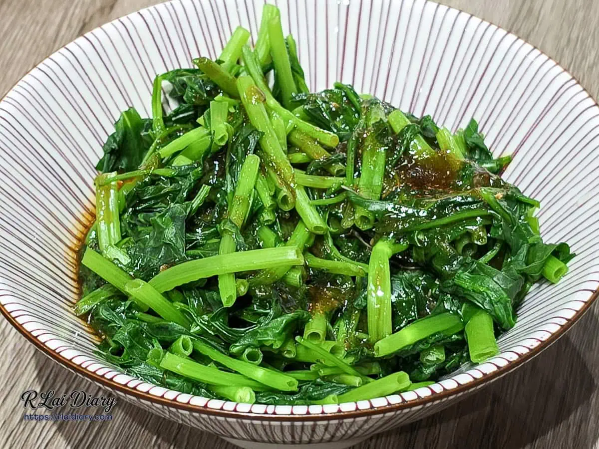 燙青菜空心菜特寫，翠綠鮮甜搭配特製甘醇醬汁