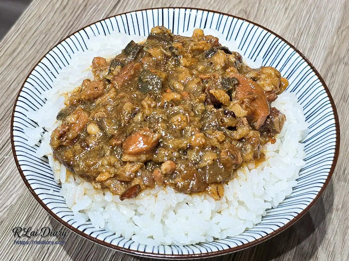 鹿港圓環頂招牌滷肉飯，膠質濃郁、肥而不膩的古早味滷肉飯