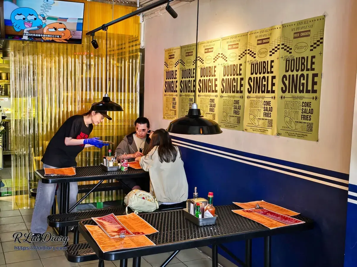 台北萬華區美式餐廳 DOUBLE SINGLE 西門街頭店座位空間