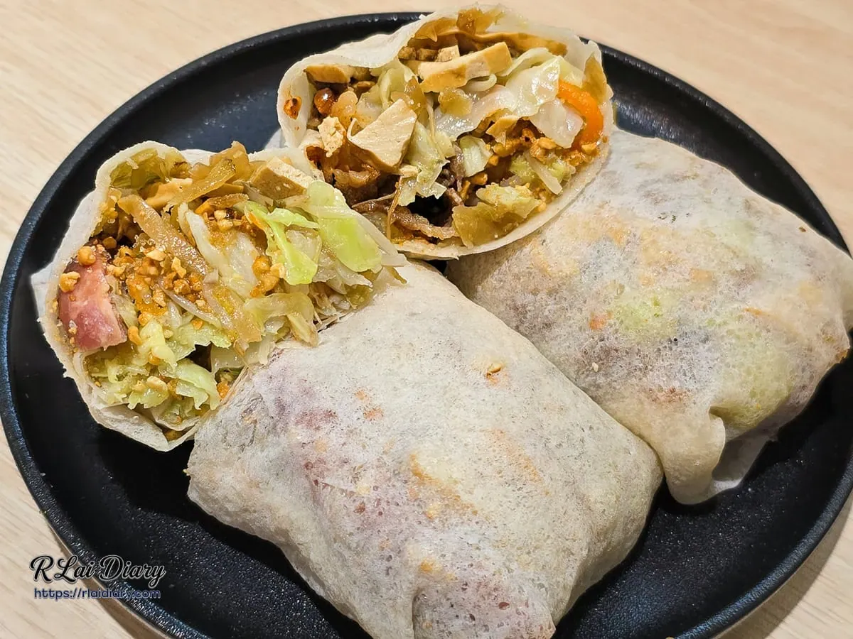 壽喜燒牛肉與碳烤香腸潤餅捲的斷面合集