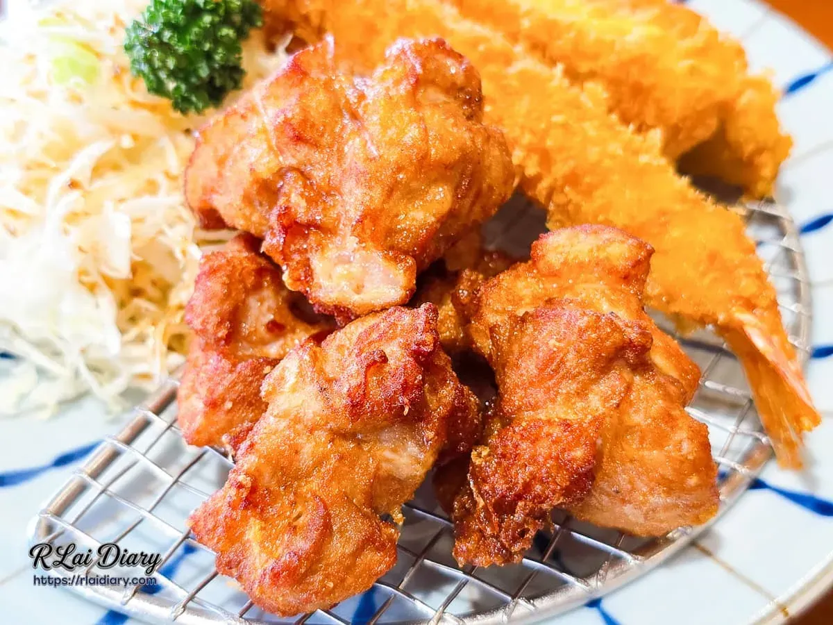 酥脆又保有肉汁的誘人唐揚雞外表特寫