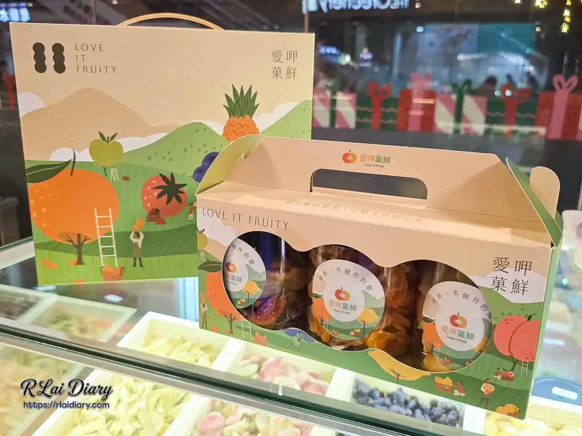 愛呷菓鮮品牌包裝設計，包含精緻插畫手提大禮盒與三入裝小禮盒