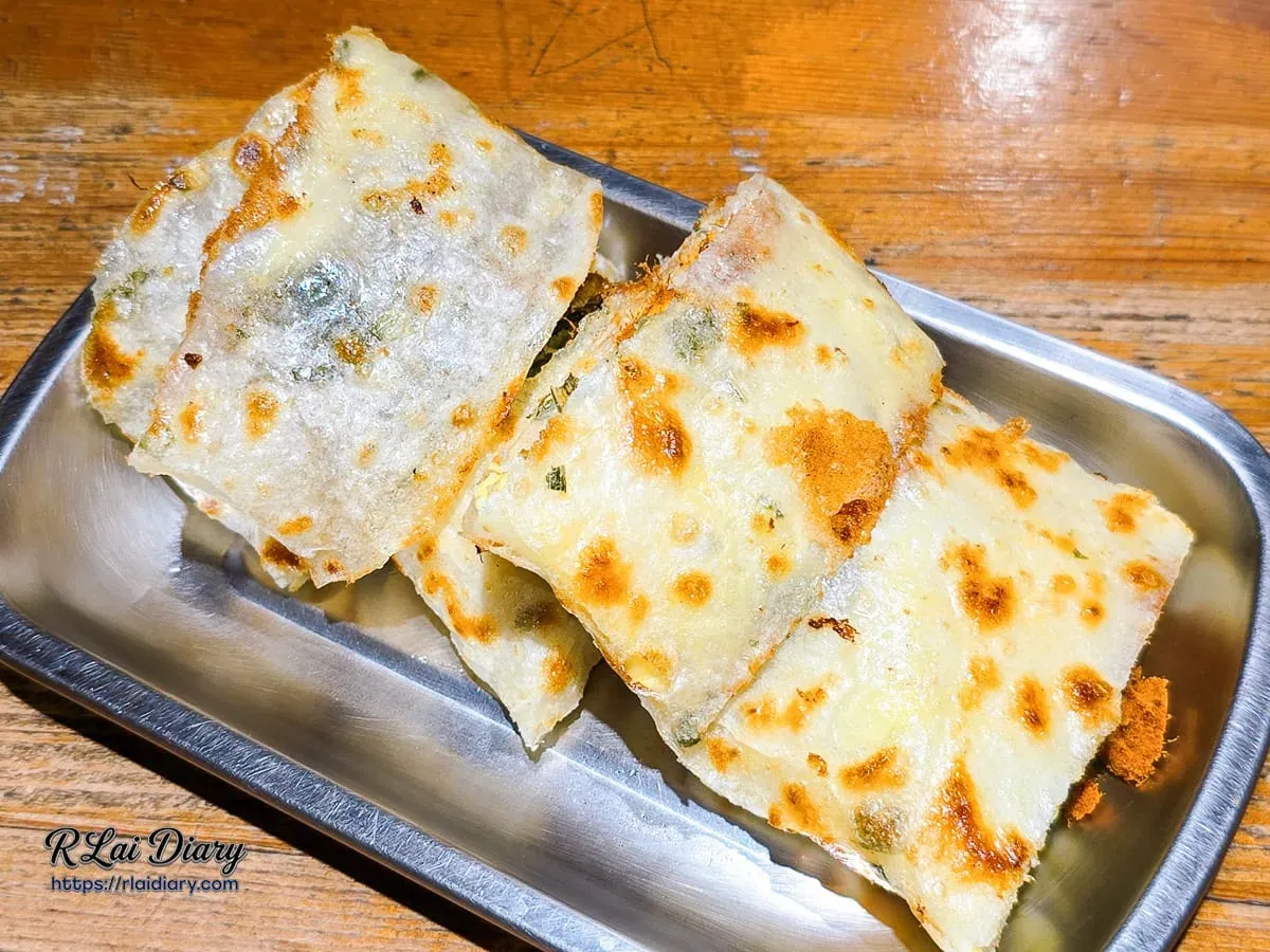 白暮蛋餅先生金黃焦香脆皮蛋餅口感酥脆特寫