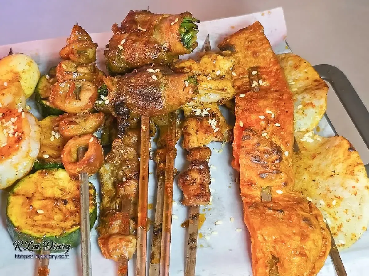 玖樓綜合麻辣烤串：牛肋條、蝦扯蛋與時蔬