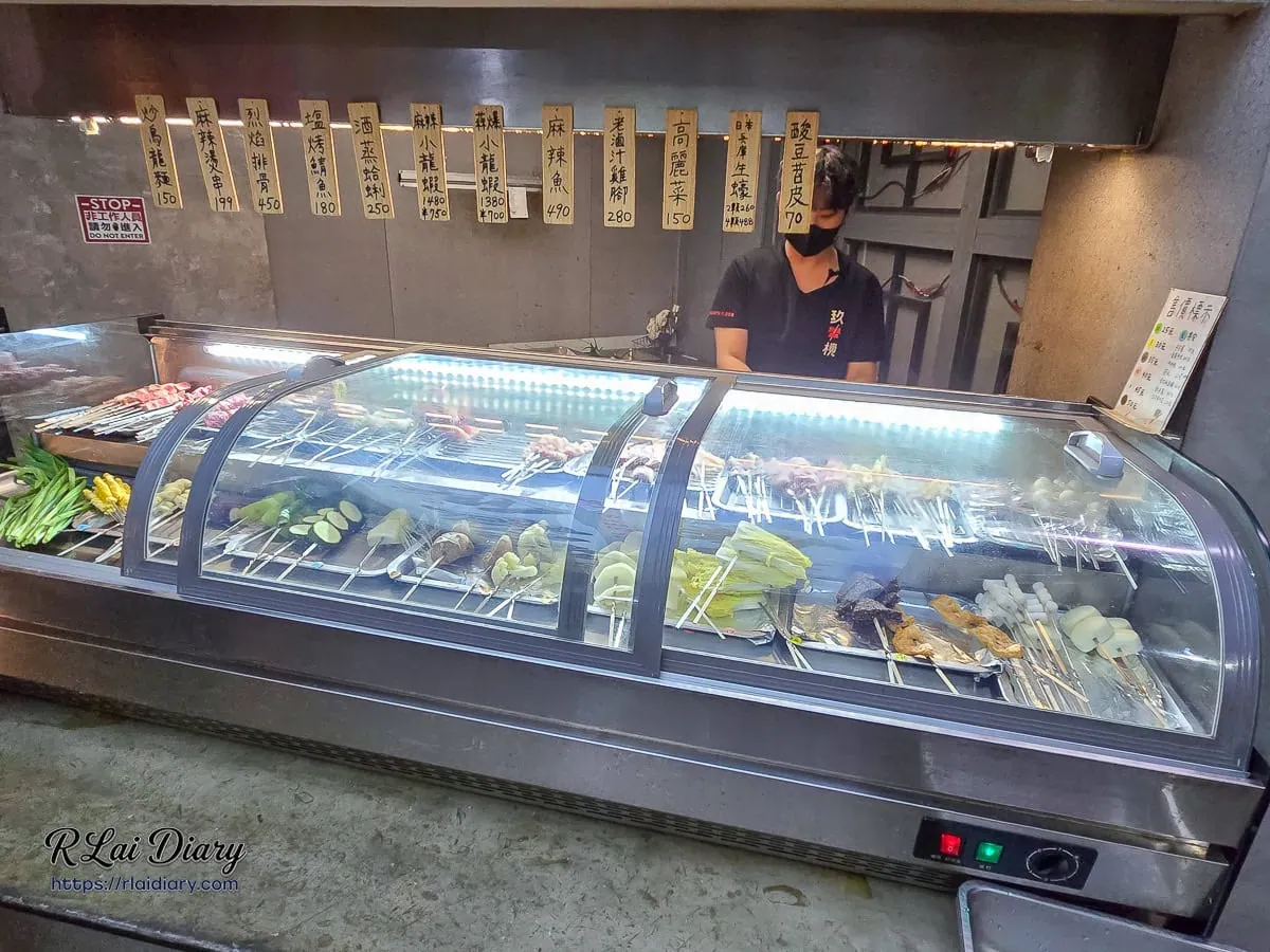 玖樓燒烤每日現作新鮮食材展示櫃