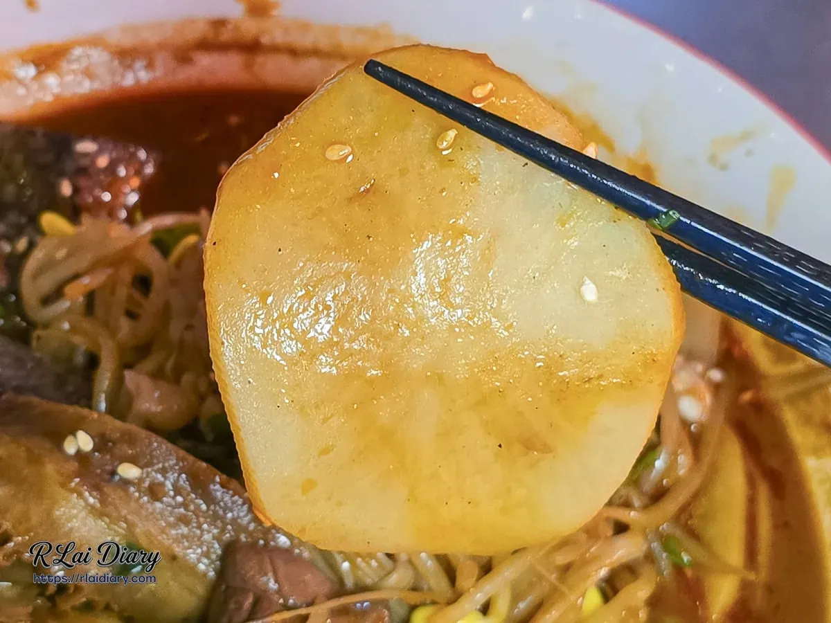 玖樓麻辣燙串串大碗公裝：豐富食材與道地紅湯