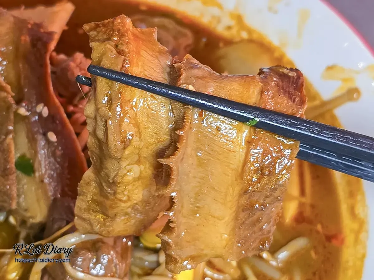 玖樓麻辣燙串串特寫：吸飽湯汁的鮮脆牛肚