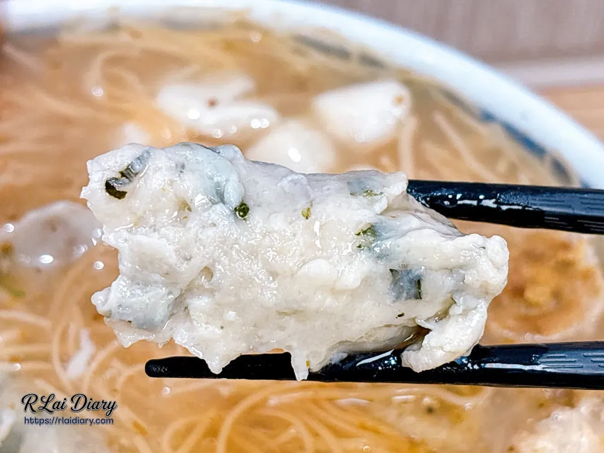手工虱目魚羹細節，肉質紮實且帶有淡雅海味香氣