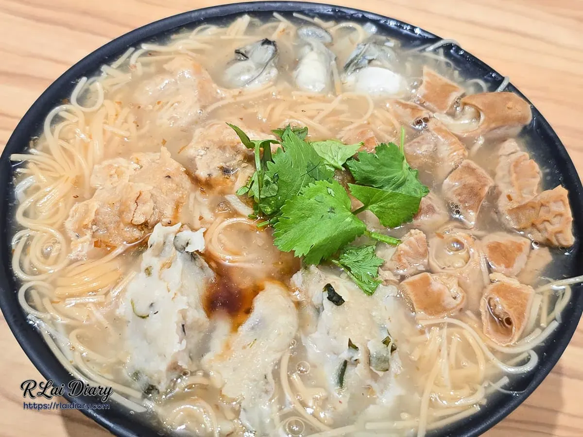 綜合麵線全貌，展現傳統口味與紮實配料的台式浪漫