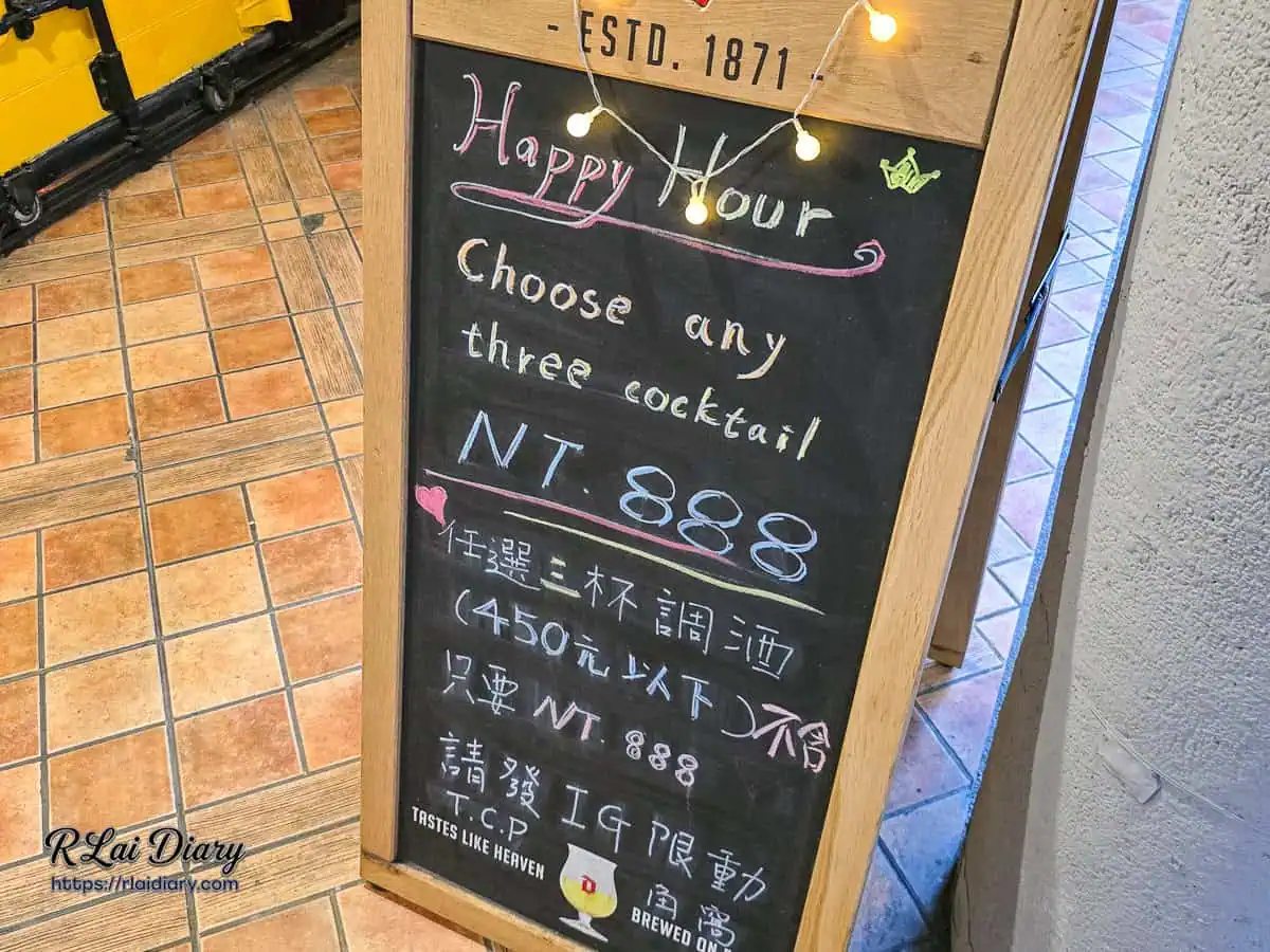 角窩優惠活動：任選三杯調酒特價 NT.888 之手寫活動告示