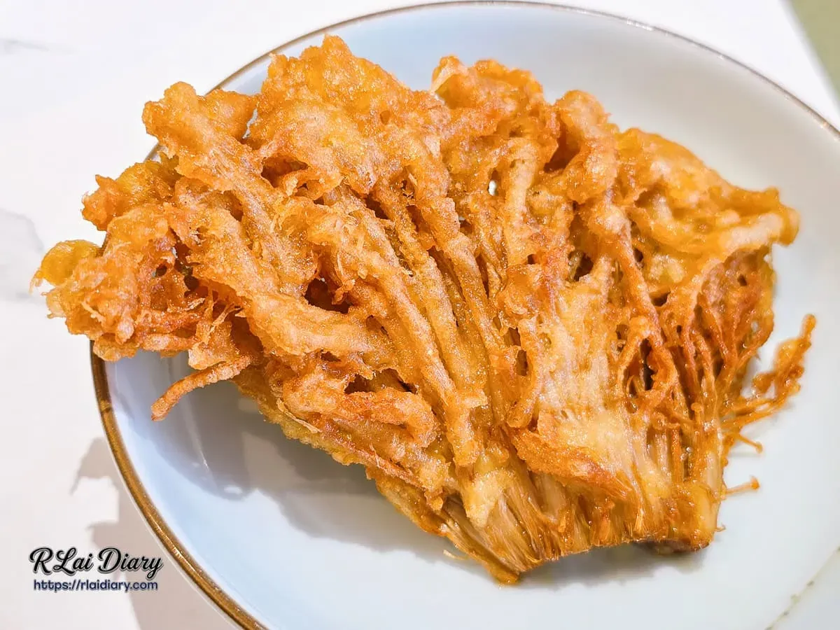 酥炸金針菇：如珊瑚綻放般的金黃酥脆炸物
