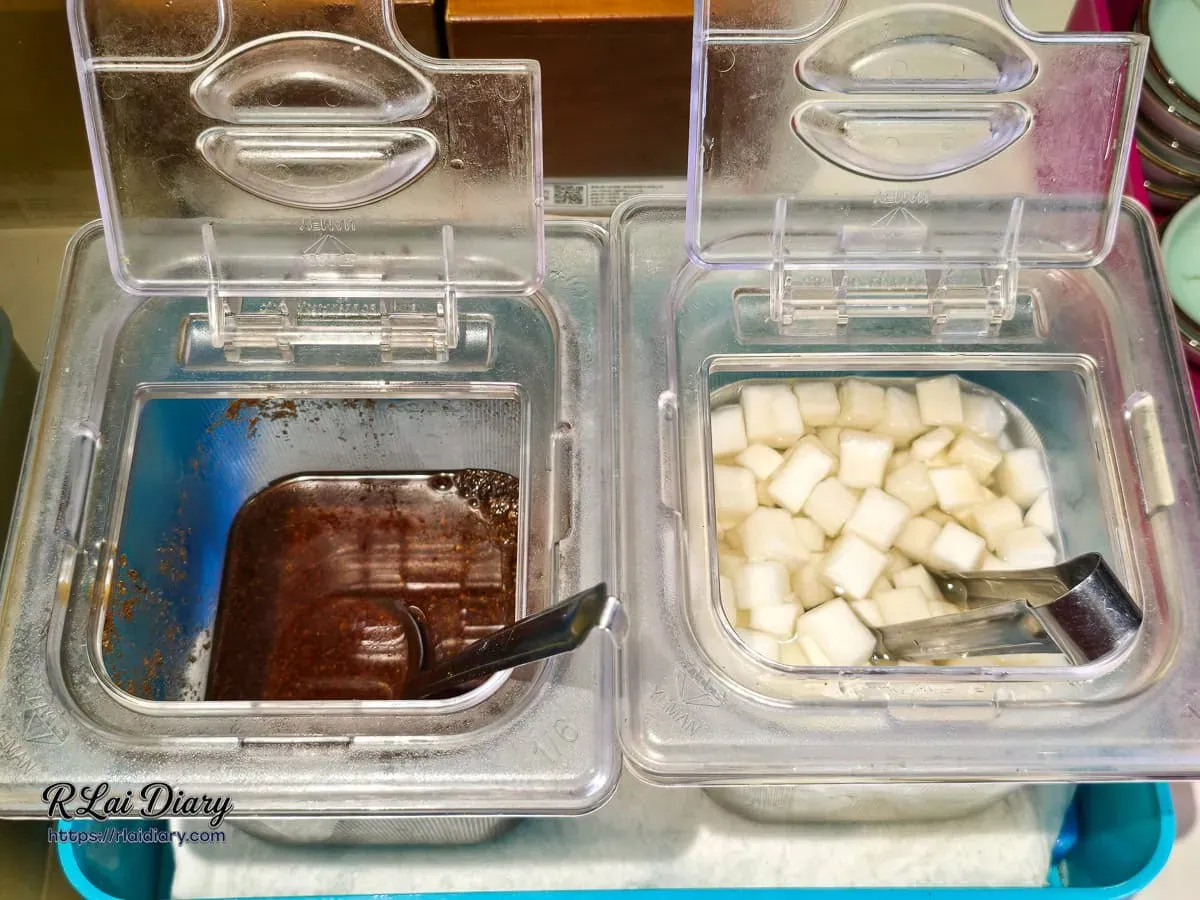 湘春家自助醬料區：秘製辣油與手工漬白蘿蔔無限供應特寫