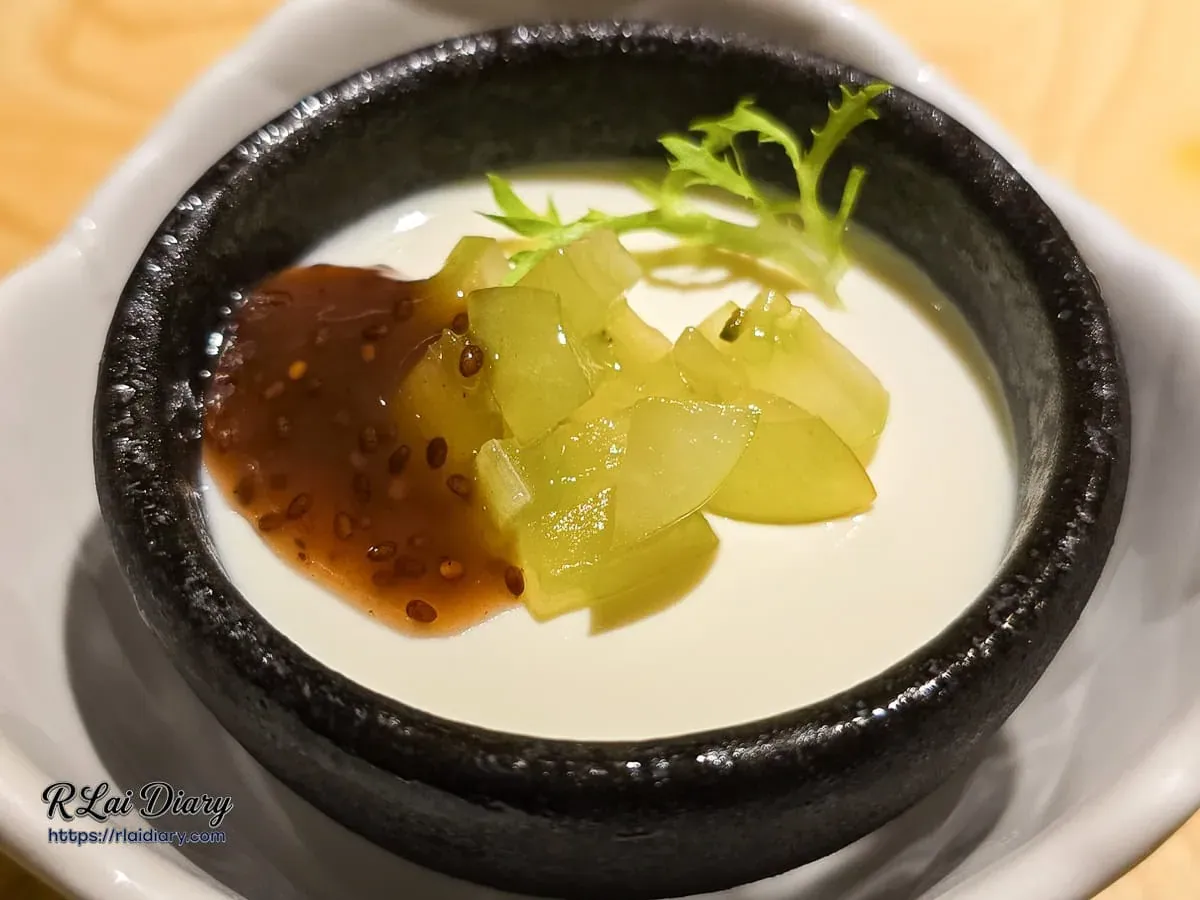 套餐甜點：季節水果奶酪豆花，滑順綿密且層次豐富