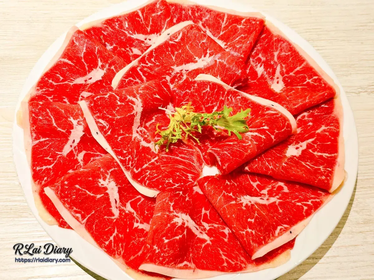 美國Prime等級板腱牛，色澤鮮紅且油脂分布均勻