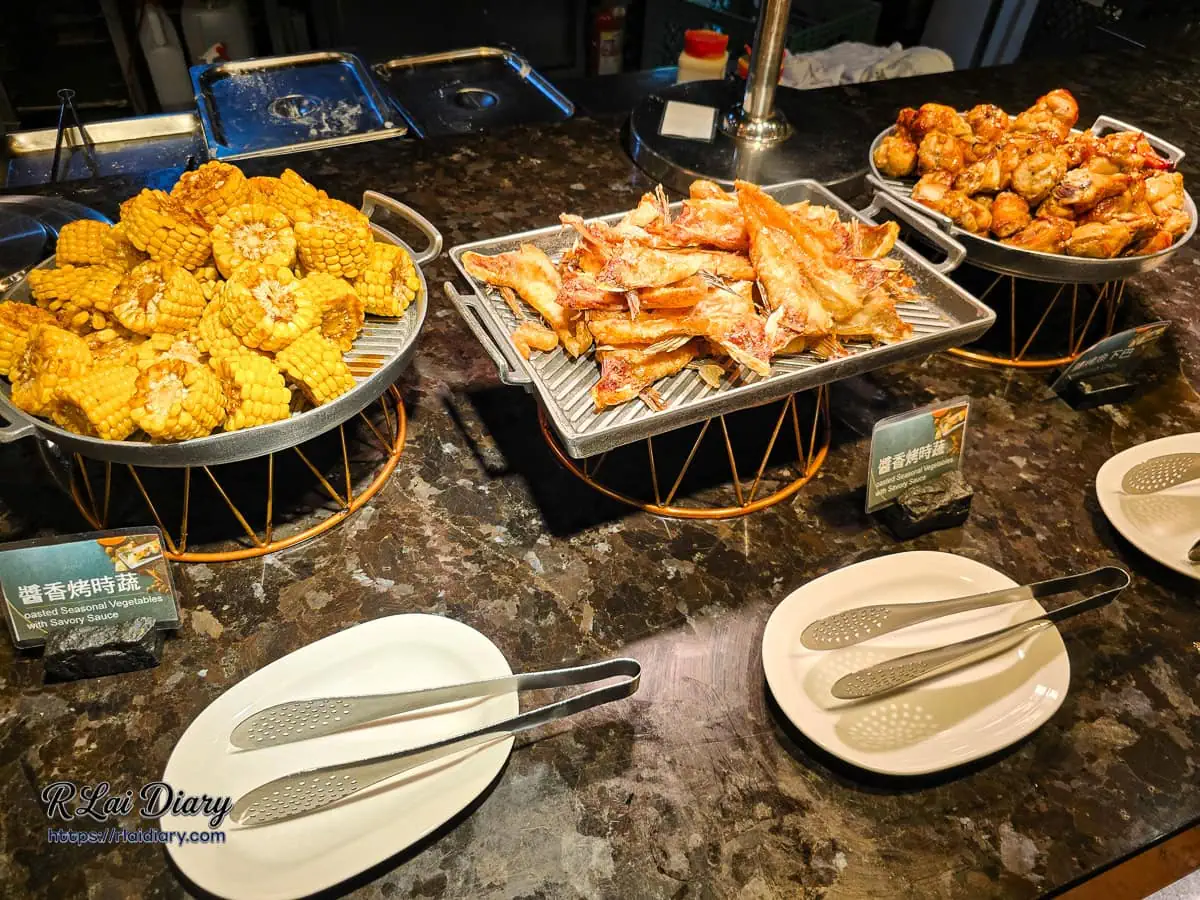 豐FOOD西式烤物包含烤玉米與香烤魚下巴