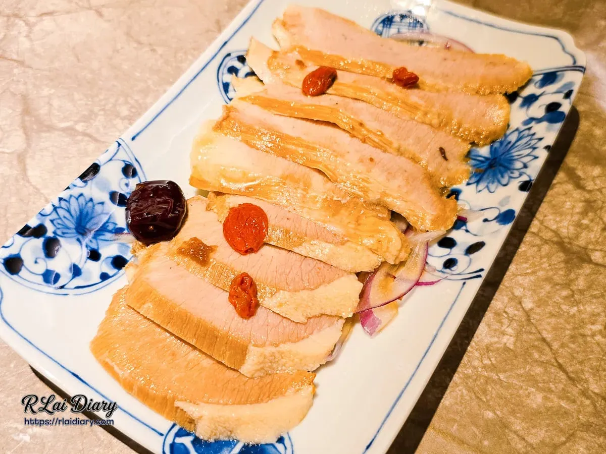 醉松板豬肉質特寫：脆口松板豬搭配枸杞紅棗