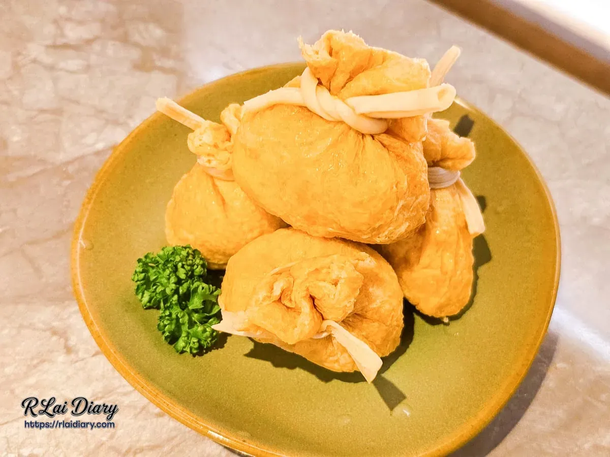 聚食釜手工福袋：金黃豆皮包裹鮮甜魚漿內餡