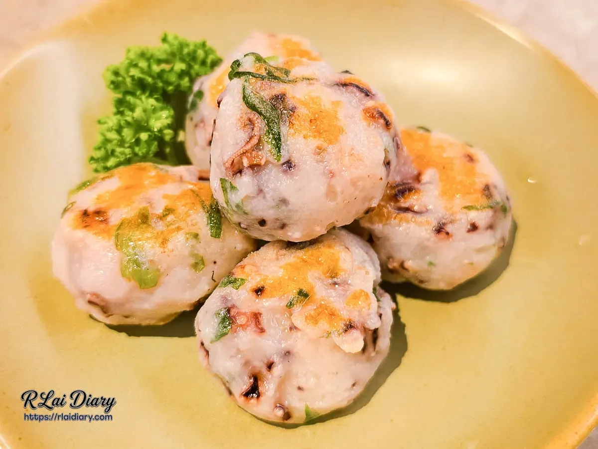 蔥燒章魚特寫：帶有微焦香氣的手工魚漿製品