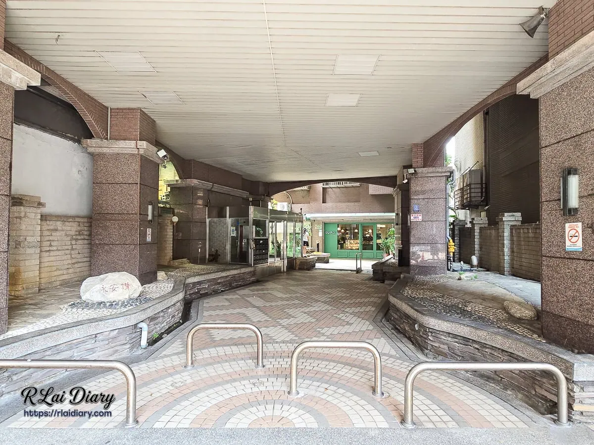 永安市場站甜點 Luna Dessert Atelier 隱身於建築中庭的入口
