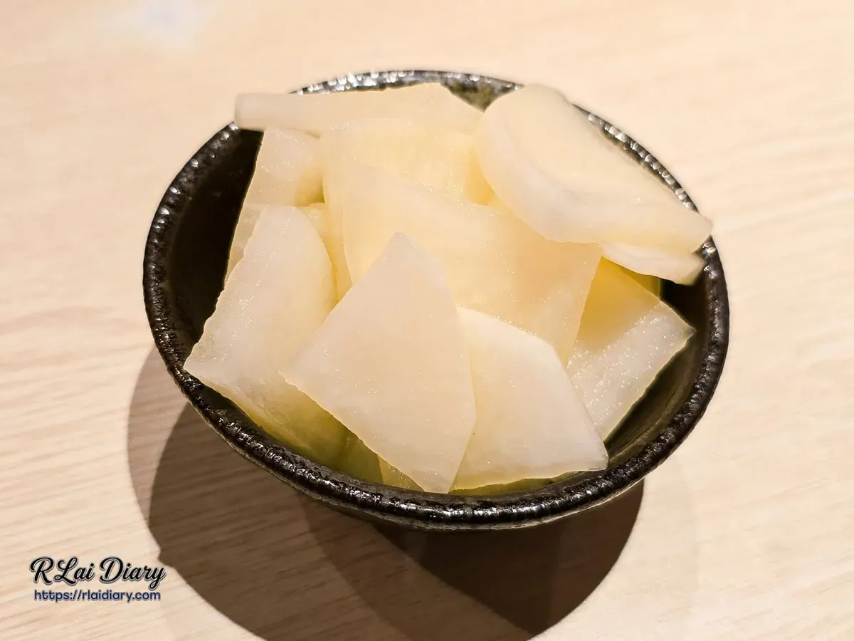 清爽開胃小菜：晶瑩剔透的日式醃漬蘿蔔