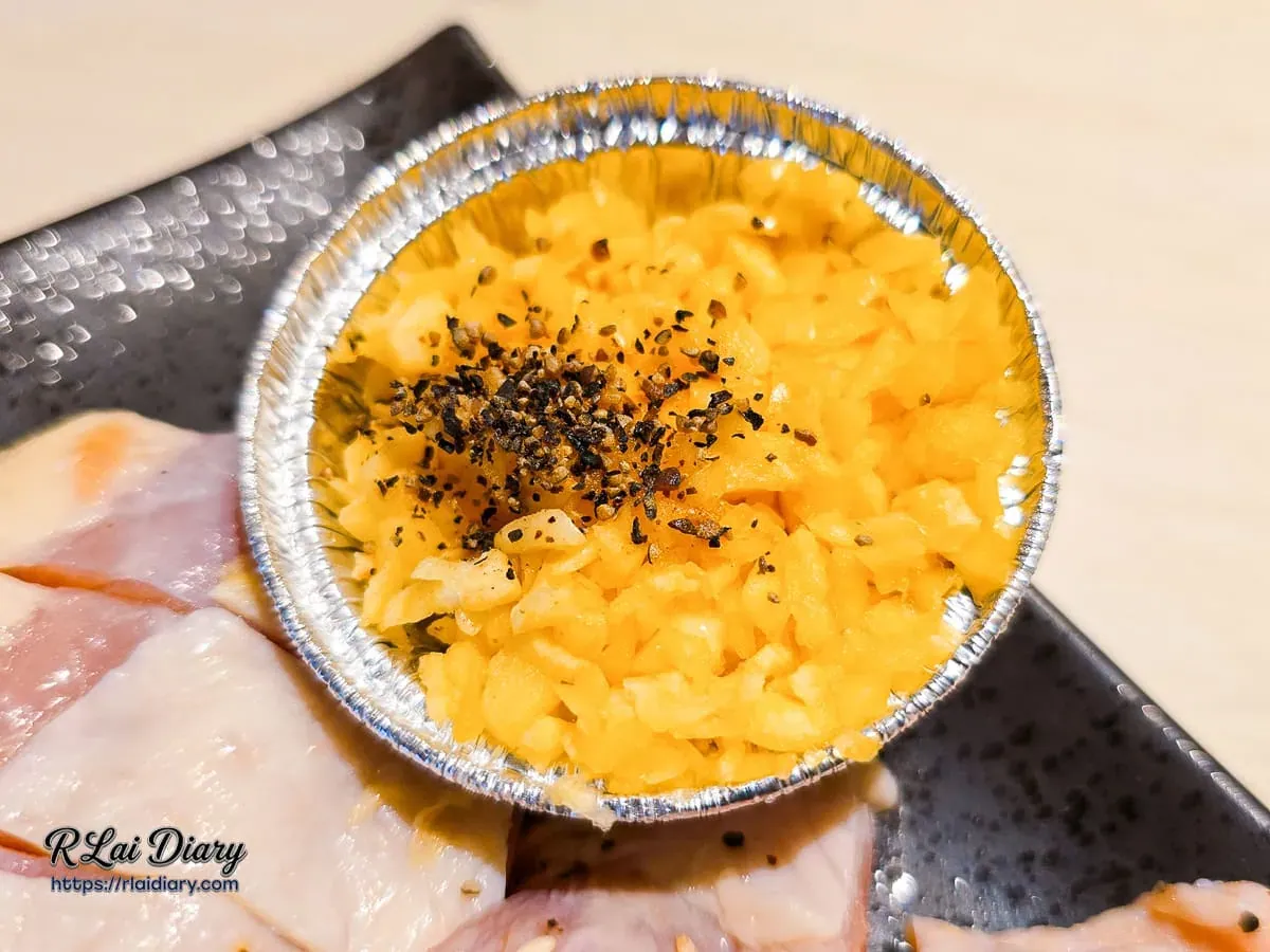 燒肉靈魂配角特製奶油蒜醬特寫