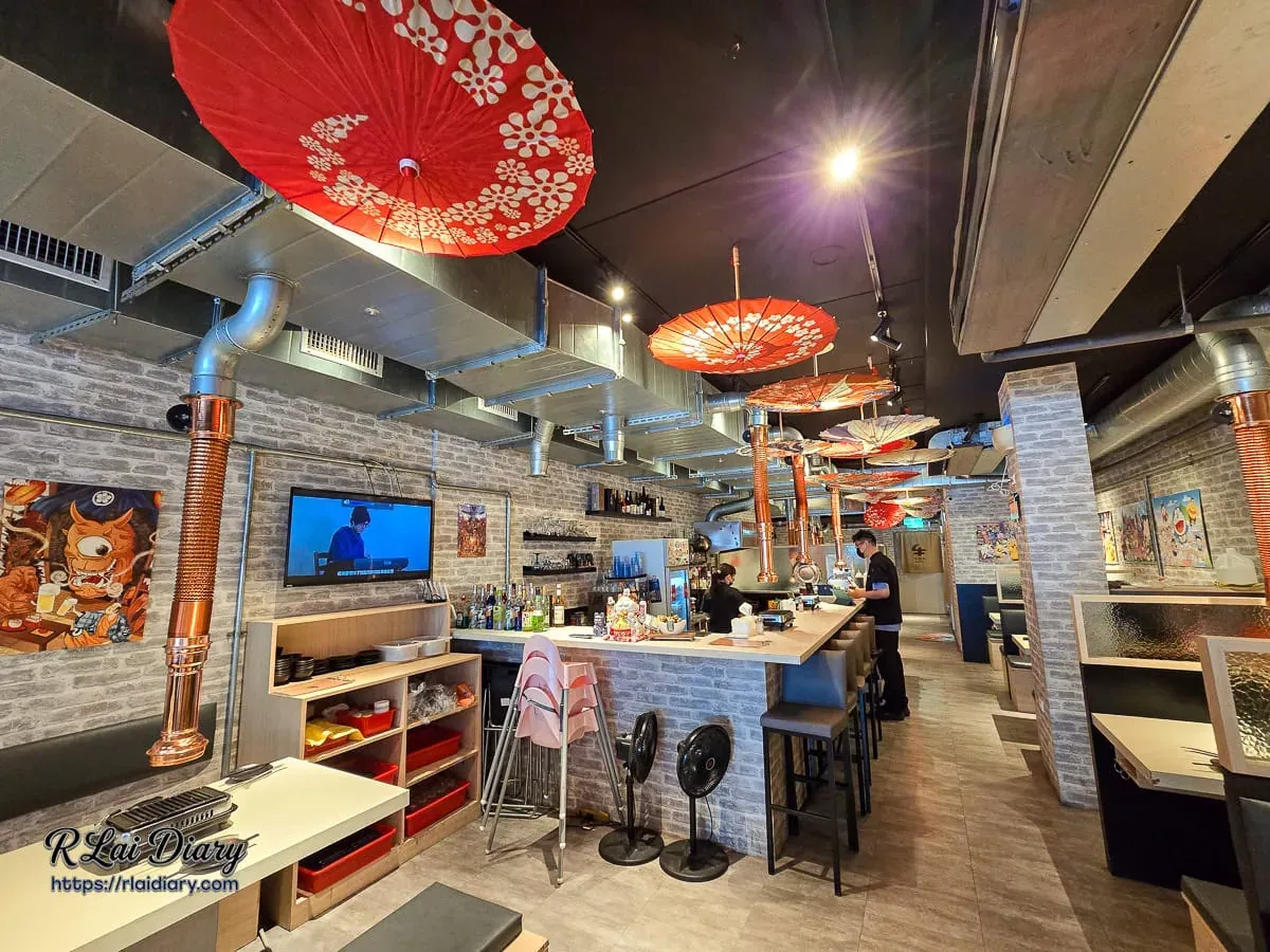 新店燒肉推薦：牛燒肉室內環境與日式紙傘裝飾