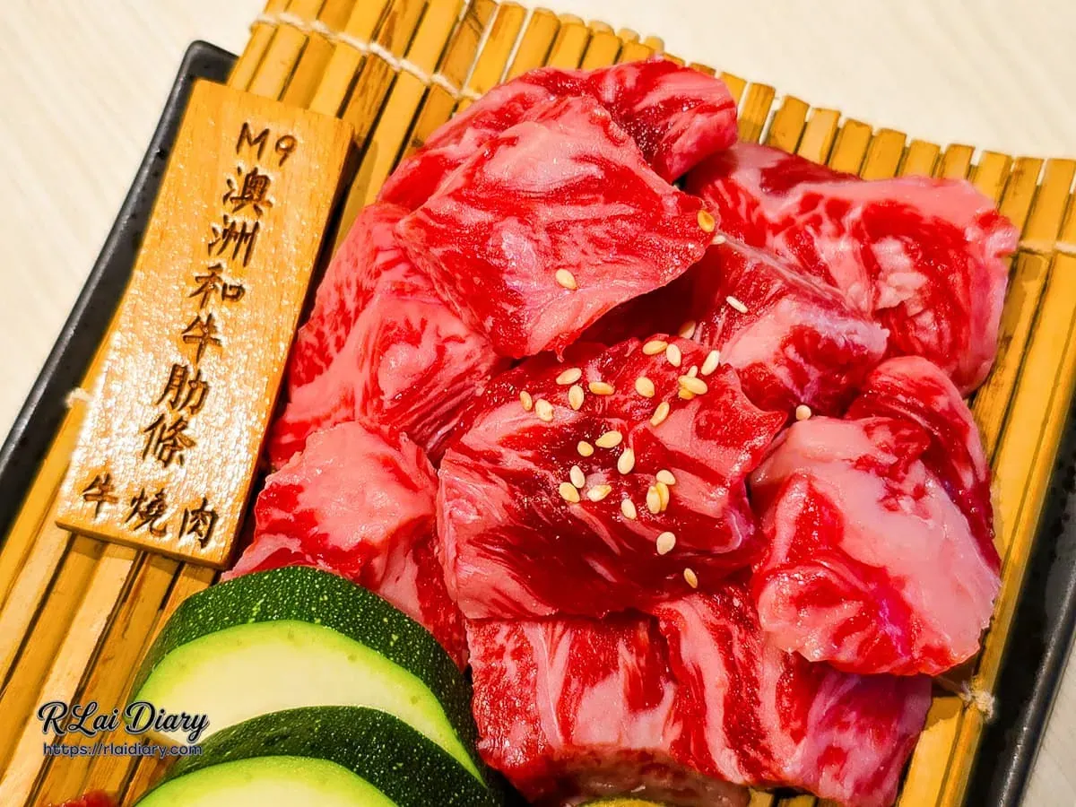 澳洲M9和牛肋條特寫：塊狀油脂精華分布