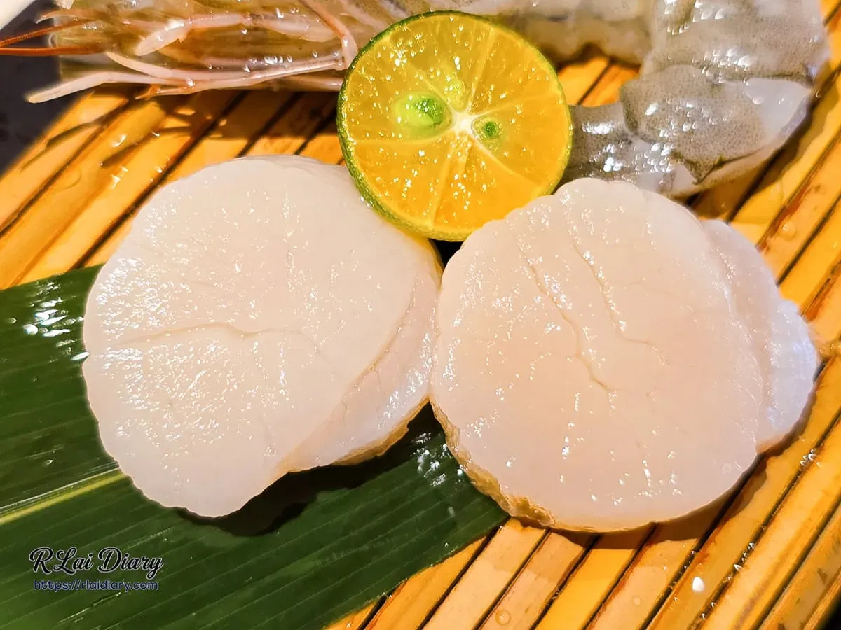 日本生食級干貝特寫：飽滿圓潤的水嫩質感