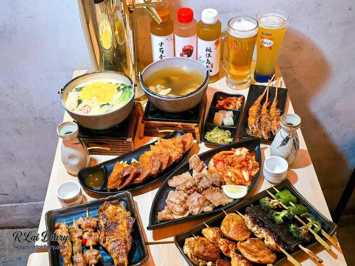 新莊棒球場周邊必吃宵夜:柒息地串燒居酒屋新莊中華店的豐盛餐點合照