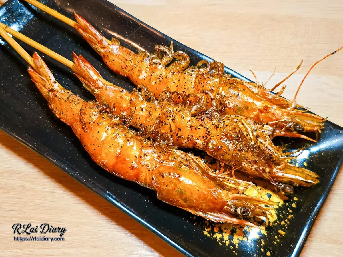 鮮美大隻的鹽酥白蝦串燒，是新莊宵夜下酒首選
