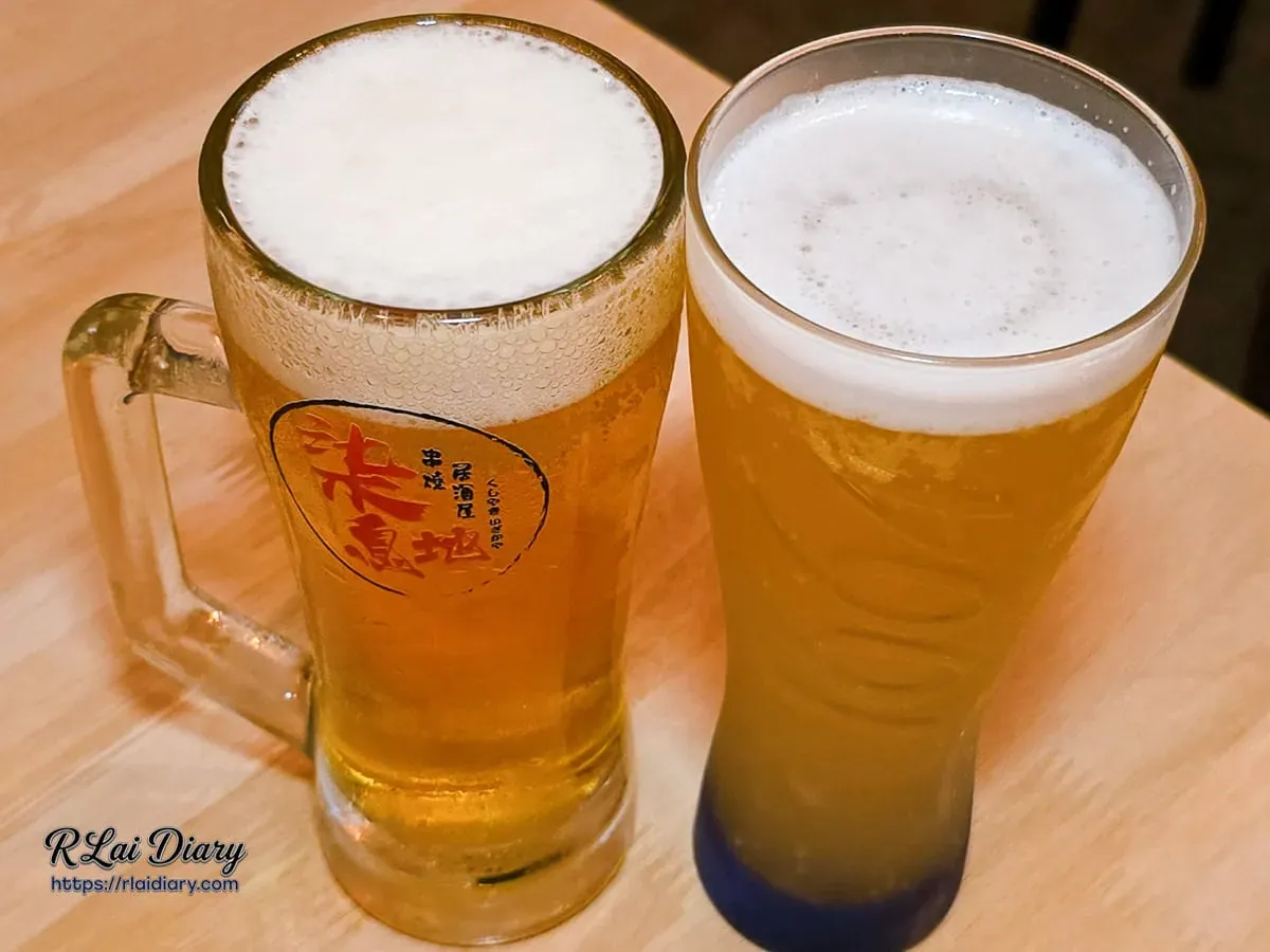 冰鎮 Kirin 生啤酒與 1664 白生啤酒的綿密泡沫對杯