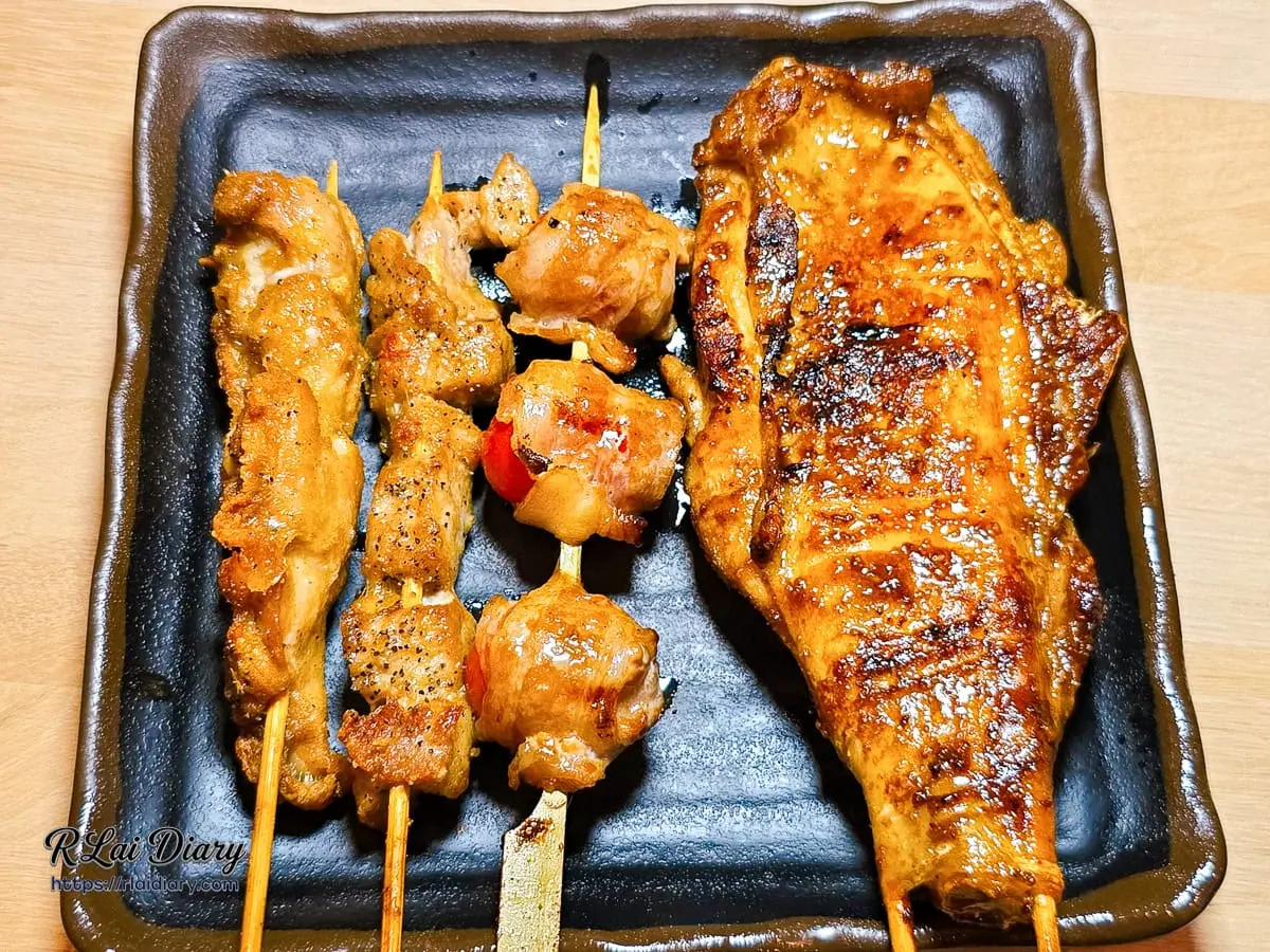 刷疊三道工序神醬的肉類串燒拼盤展現極致脂香