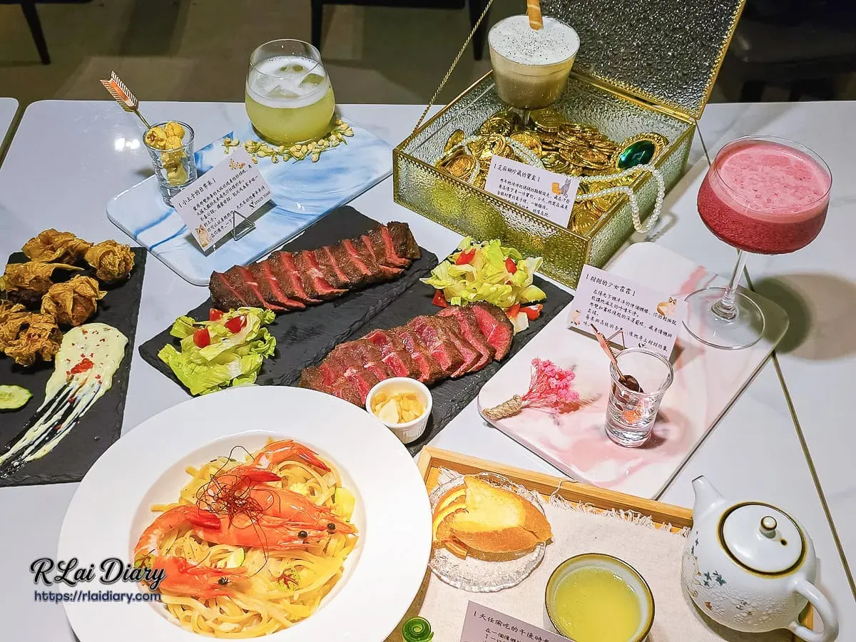 Space Time Bistro&Bar 豐富餐點合照，包含貓店長專屬特調。