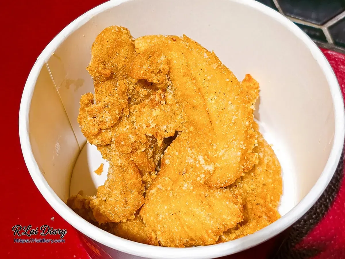 古早味香酥雞全貌，台北懷舊點心推薦，外皮俐落乾爽且不帶一絲多餘油脂