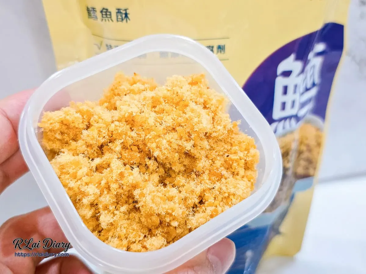 丸文鱈魚酥質地特寫，如雲朵般綿密、入口即化的細緻酥軟
