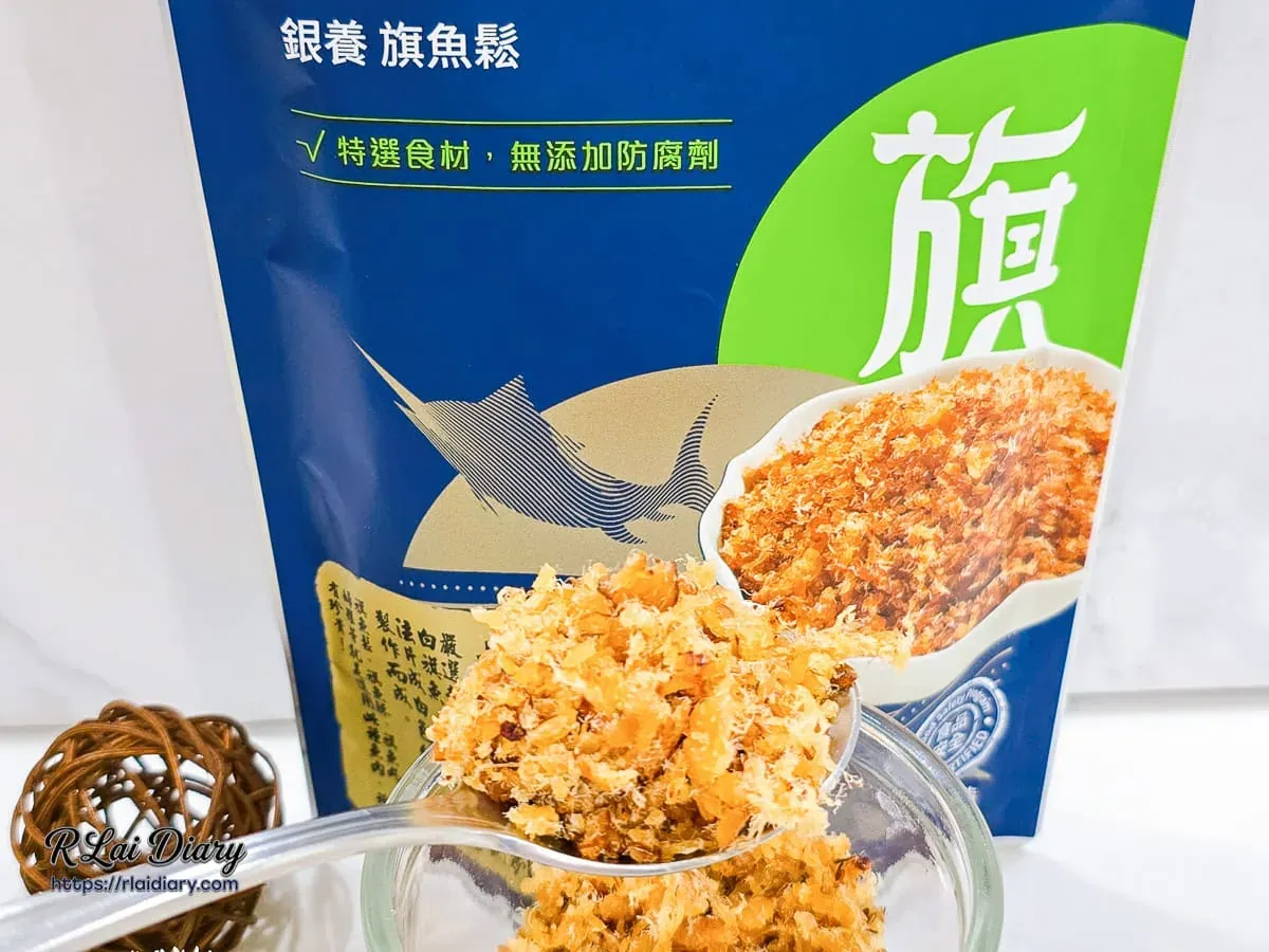 一勺銀養旗魚鬆特寫，不油不膩、鹹甜留香的海洋山珍海味