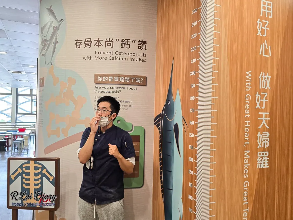 健康教育牆介紹魚肉鈣質對骨骼的重要性，適合親子寓教於樂