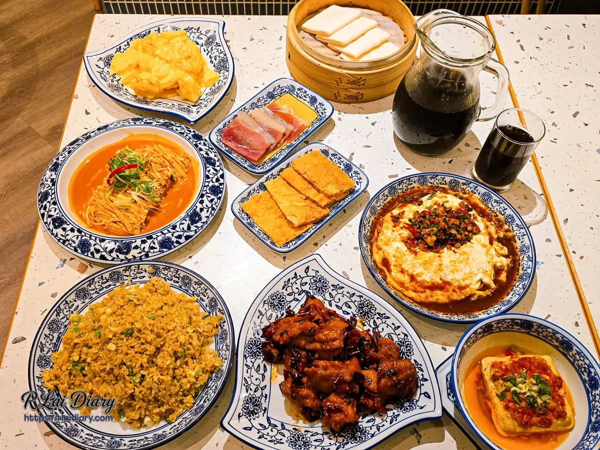 湘八老台北大安店精緻湘菜料理合照，適合家庭聚餐與朋友聚會首選。