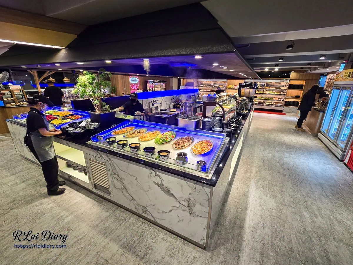 台北新千葉火鍋西門店中央大型百匯自助吧區環境俯瞰全景
