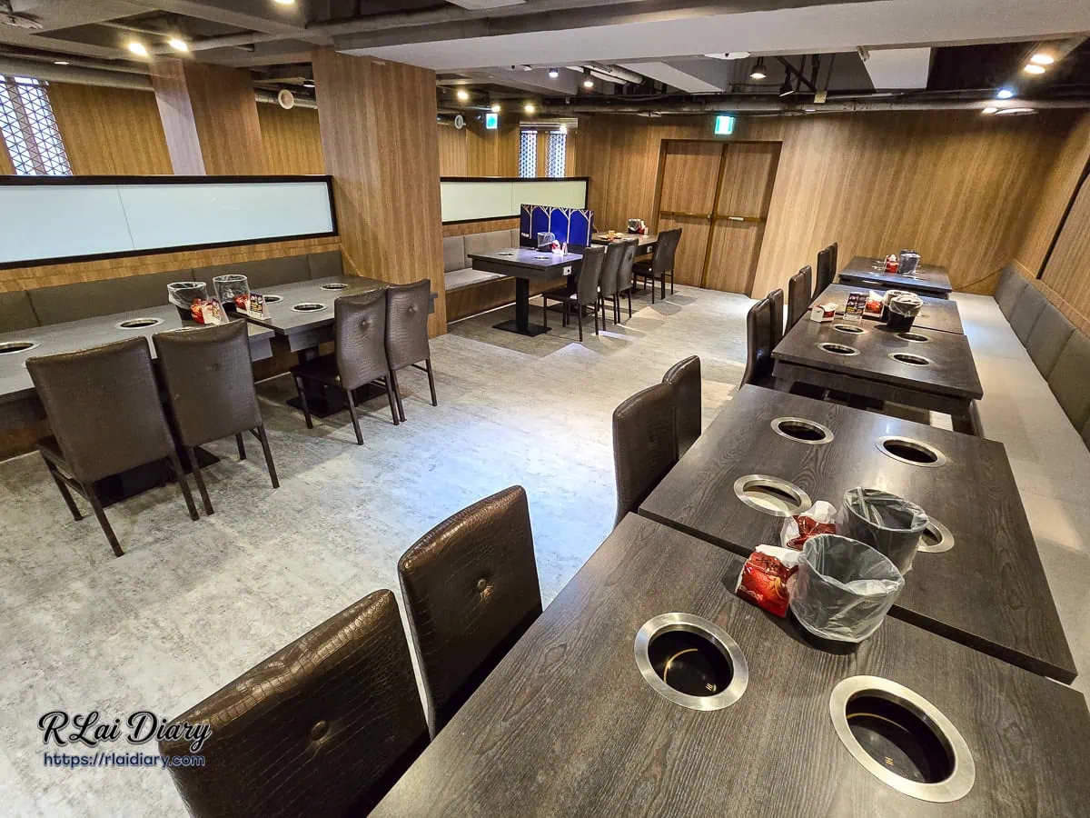 台北萬華新千葉火鍋西門店寬敞舒適的內用沙發座位區動線